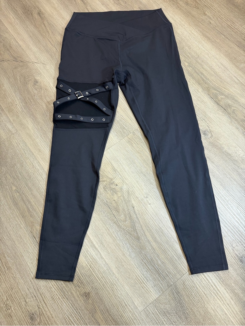 Halara Cutout Buckle Strap Leggings Women’s XL Black 126